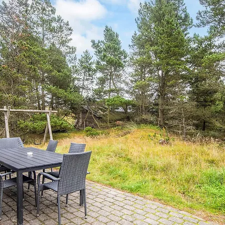 Idyllic Retreat With Whirlpool-by Traum Blavand